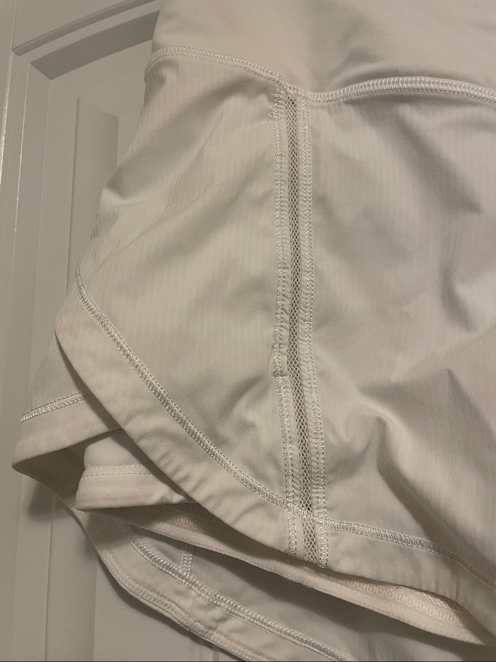Lululemon White Skort Size 8. - Picture 2 of 6